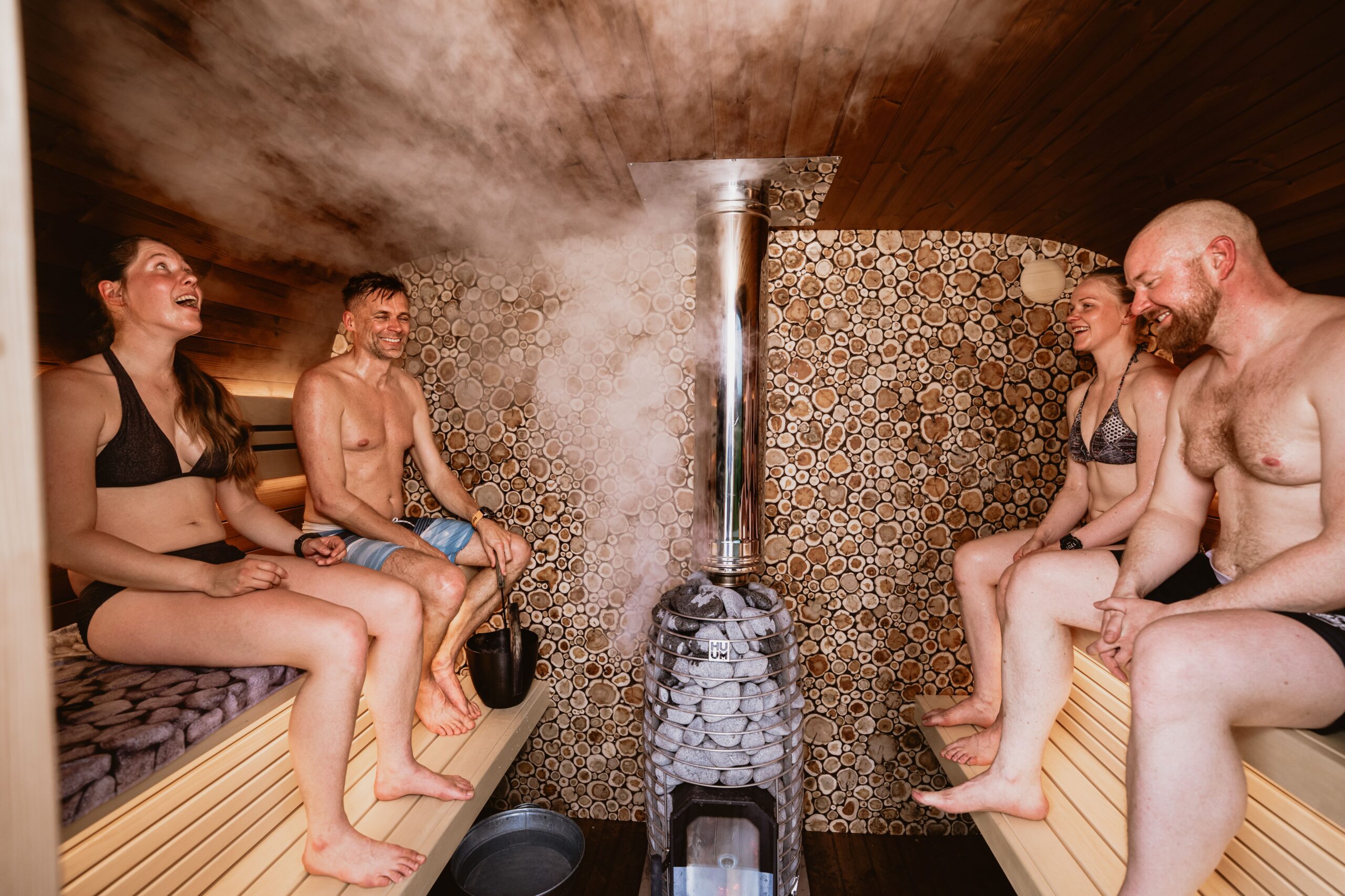 Personnes dans sauna